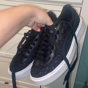 Fun PUMA lacey black sneakers